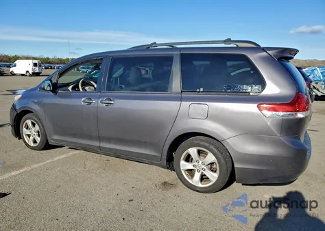 2013 Toyota Sienna Le from USA, damaged, VIN 5TDKK3DC6DS326901